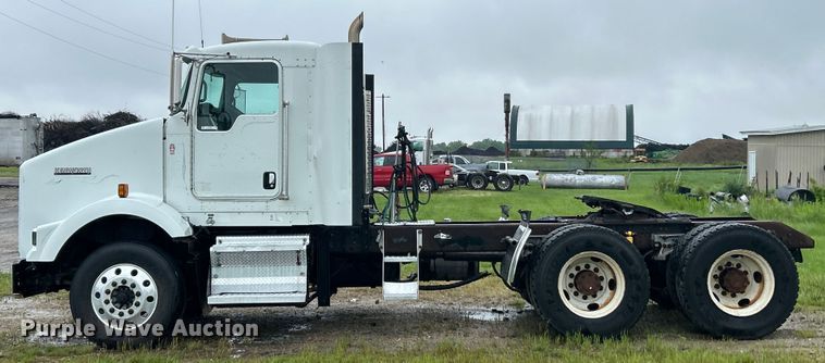 image for item EK4597 2007 Kenworth  T800  semi truck