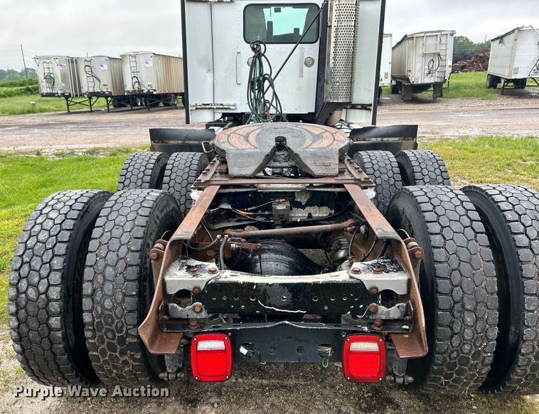 image for item EK4597 2007 Kenworth  T800  semi truck