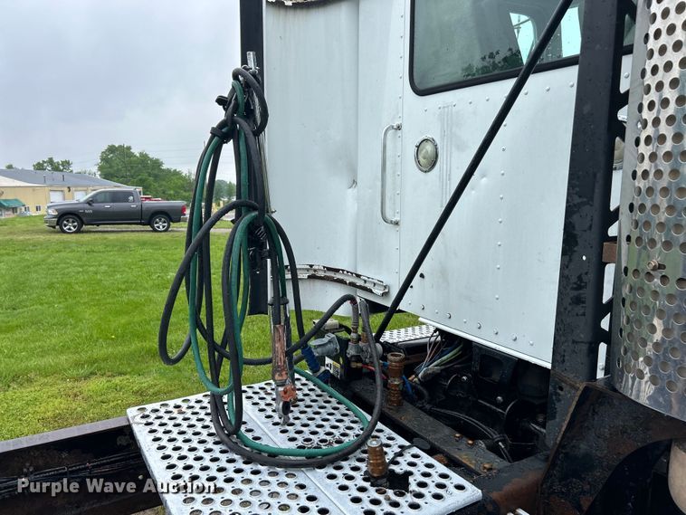 image for item EK4597 2007 Kenworth  T800  semi truck