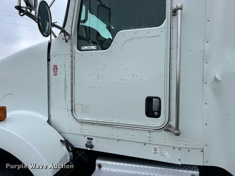 image for item EK4597 2007 Kenworth  T800  semi truck