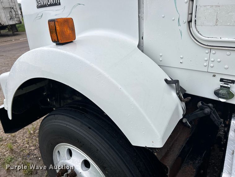 image for item EK4597 2007 Kenworth  T800  semi truck