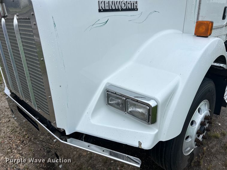 image for item EK4597 2007 Kenworth  T800  semi truck