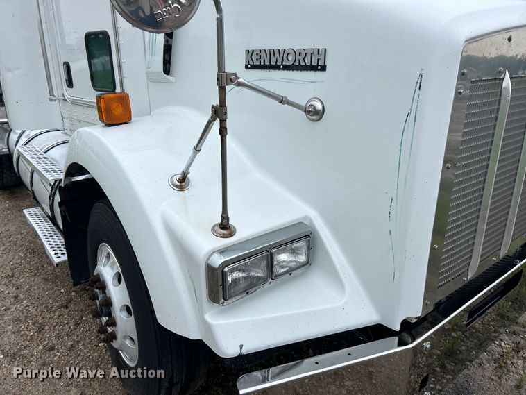 image for item EK4597 2007 Kenworth  T800  semi truck