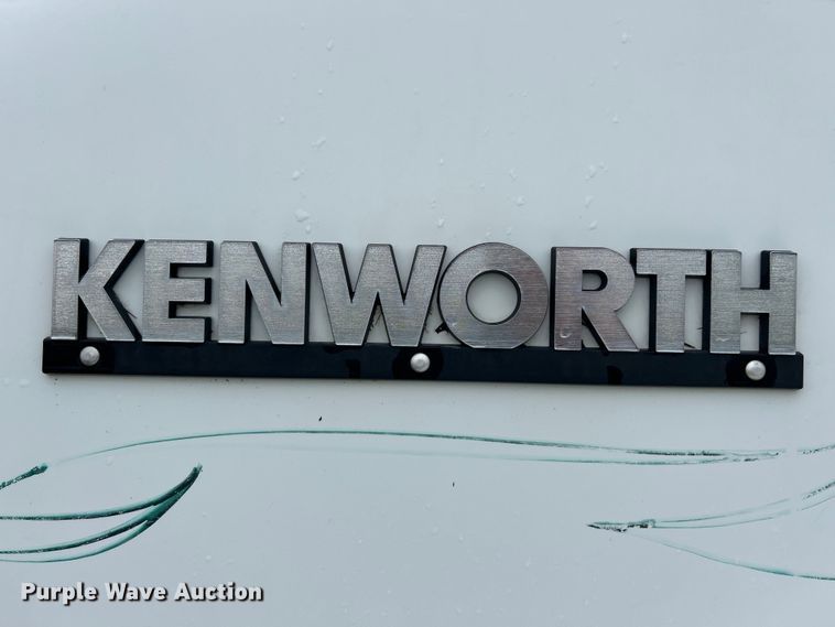 image for item EK4597 2007 Kenworth  T800  semi truck