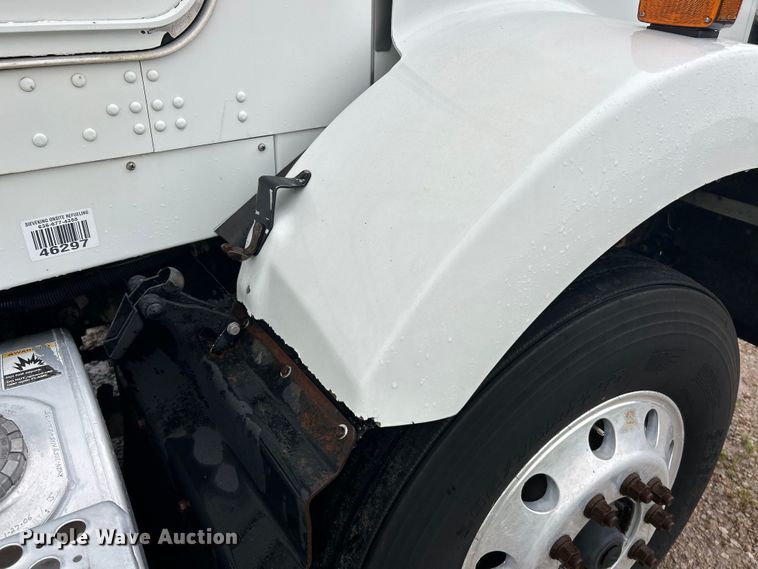 image for item EK4597 2007 Kenworth  T800  semi truck