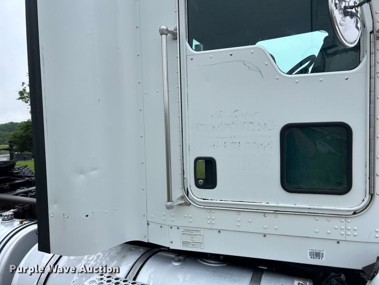 image for item EK4597 2007 Kenworth  T800  semi truck