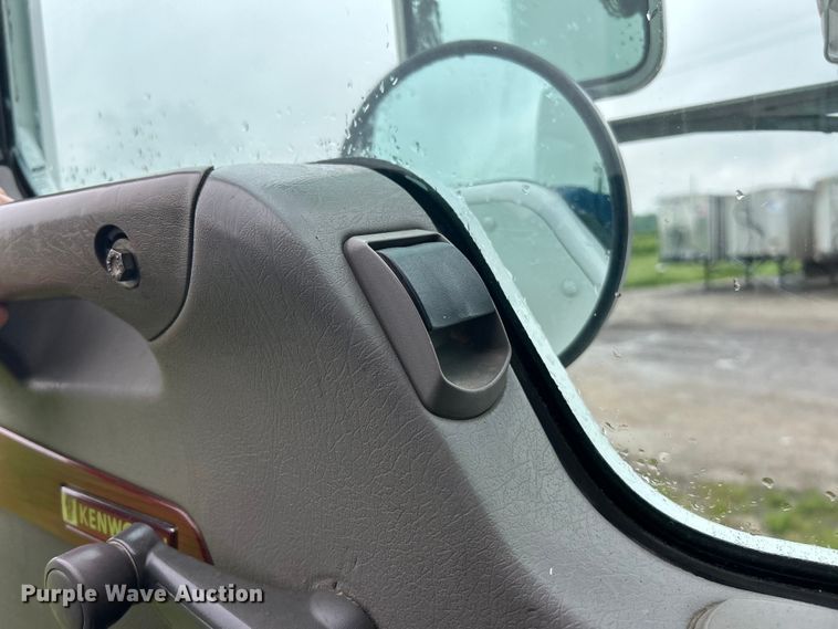 image for item EK4597 2007 Kenworth  T800  semi truck