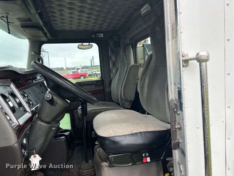 image for item EK4597 2007 Kenworth  T800  semi truck
