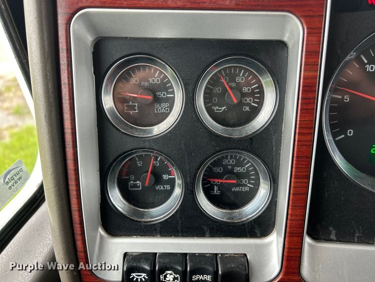 image for item EK4597 2007 Kenworth  T800  semi truck