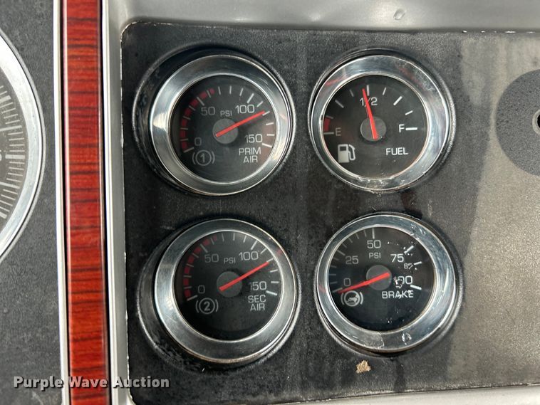 image for item EK4597 2007 Kenworth  T800  semi truck