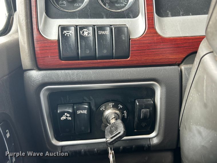 image for item EK4597 2007 Kenworth  T800  semi truck