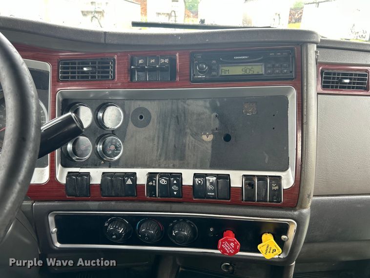 image for item EK4597 2007 Kenworth  T800  semi truck