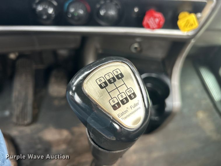 image for item EK4597 2007 Kenworth  T800  semi truck