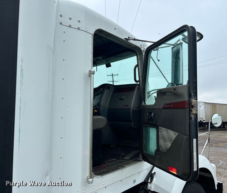 image for item EK4597 2007 Kenworth  T800  semi truck