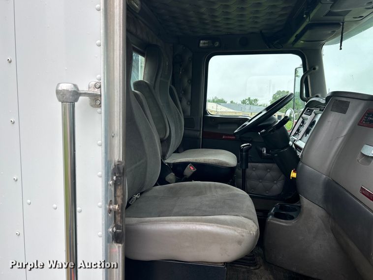 image for item EK4597 2007 Kenworth  T800  semi truck