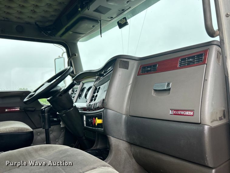image for item EK4597 2007 Kenworth  T800  semi truck