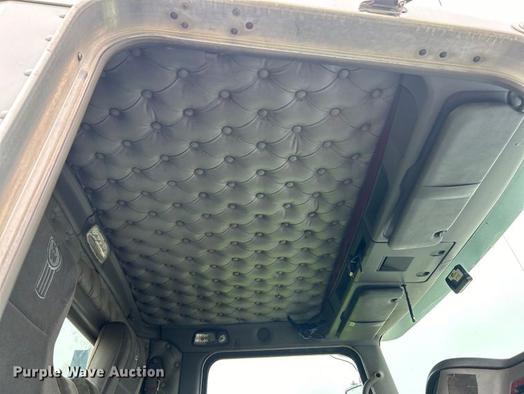 image for item EK4597 2007 Kenworth  T800  semi truck