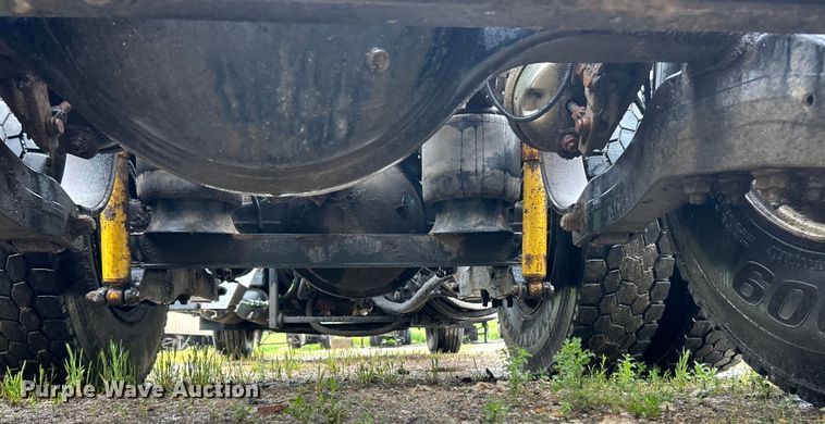 image for item EK4597 2007 Kenworth  T800  semi truck