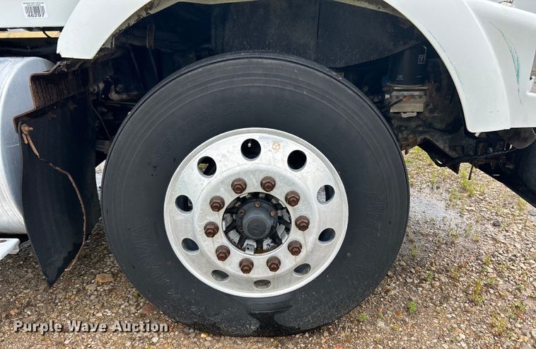 image for item EK4597 2007 Kenworth  T800  semi truck