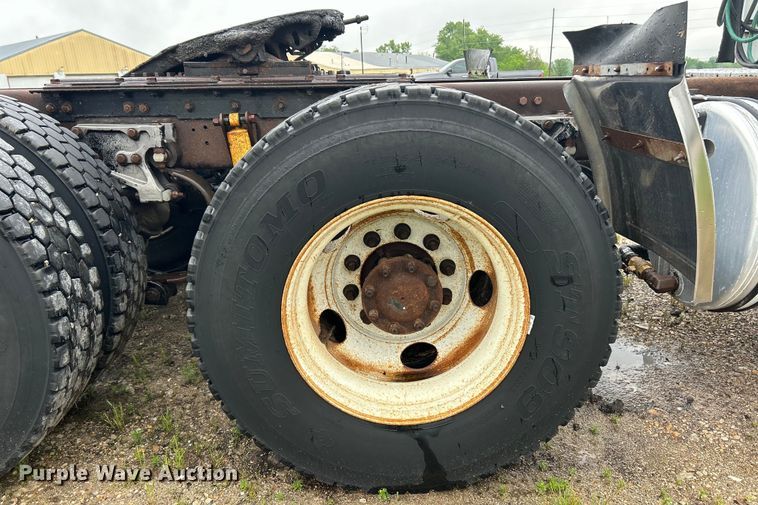 image for item EK4597 2007 Kenworth  T800  semi truck