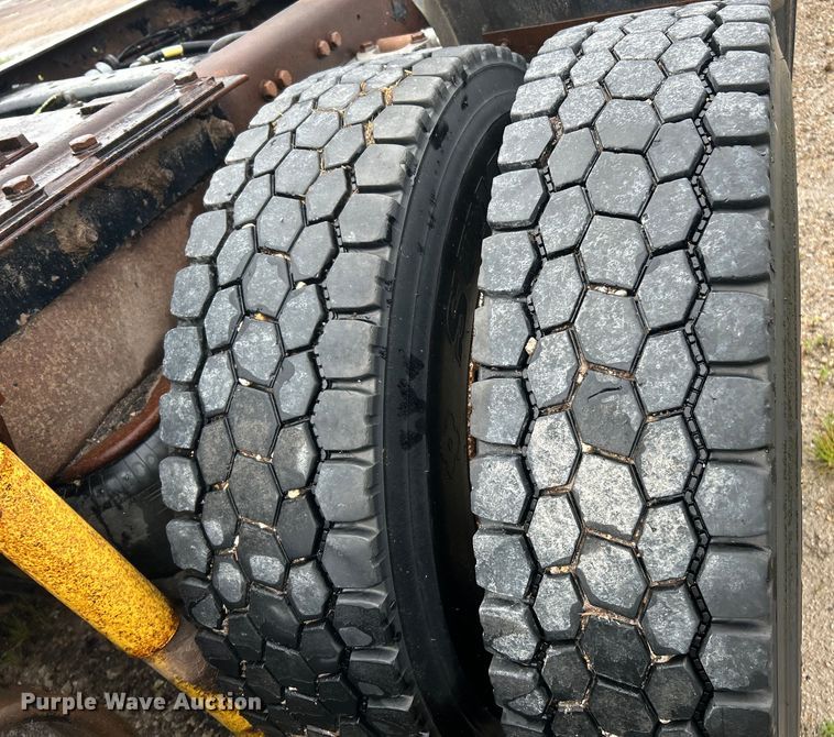 image for item EK4597 2007 Kenworth  T800  semi truck