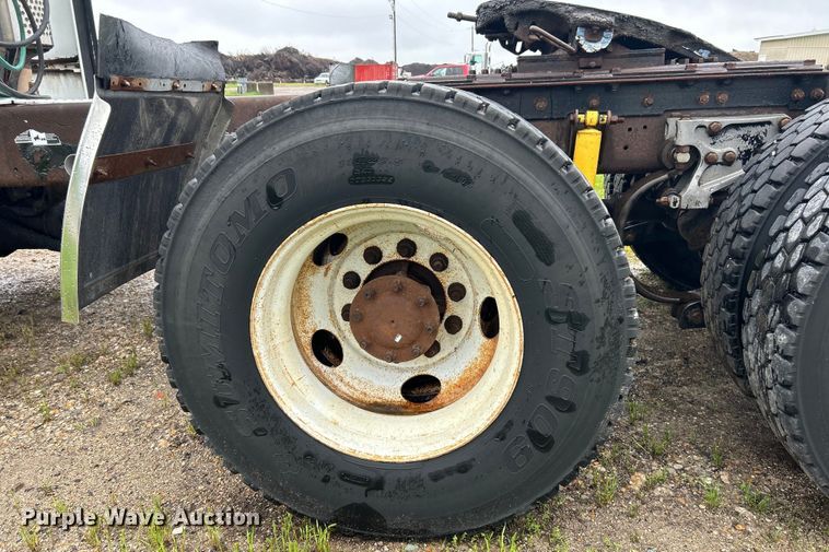 image for item EK4597 2007 Kenworth  T800  semi truck