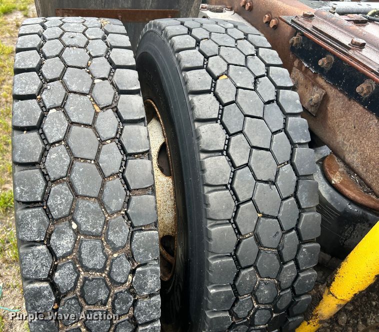 image for item EK4597 2007 Kenworth  T800  semi truck