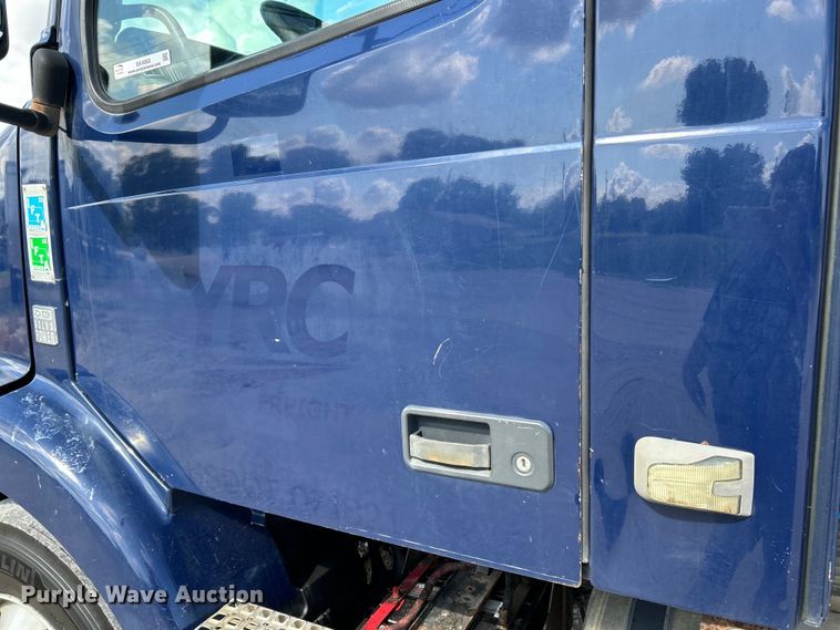 image for item EK4663 2008 Volvo VNM semi truck