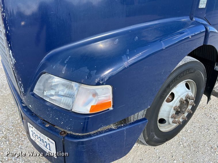 image for item EK4663 2008 Volvo VNM semi truck