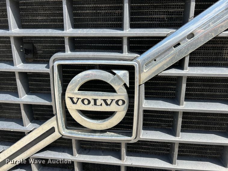 image for item EK4663 2008 Volvo VNM semi truck