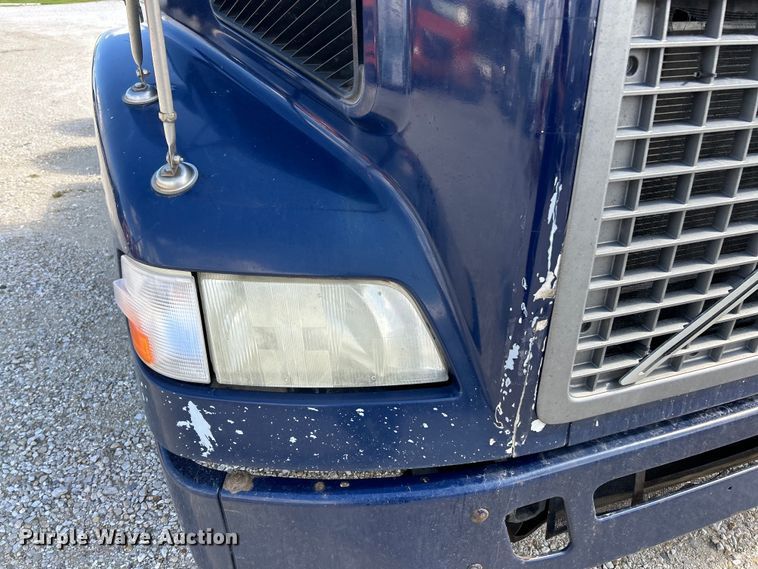 image for item EK4663 2008 Volvo VNM semi truck