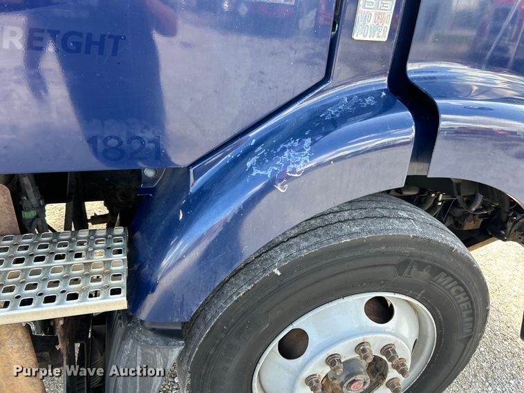 image for item EK4663 2008 Volvo VNM semi truck