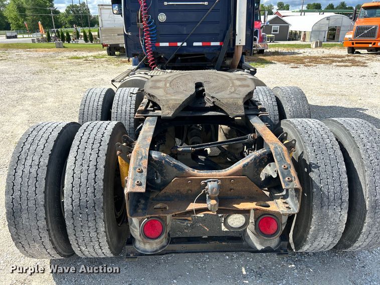 image for item EK4663 2008 Volvo VNM semi truck