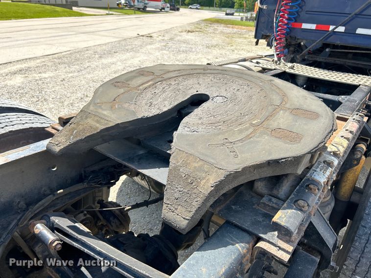 image for item EK4663 2008 Volvo VNM semi truck