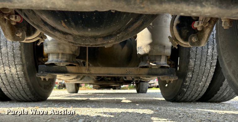 image for item EK4663 2008 Volvo VNM semi truck