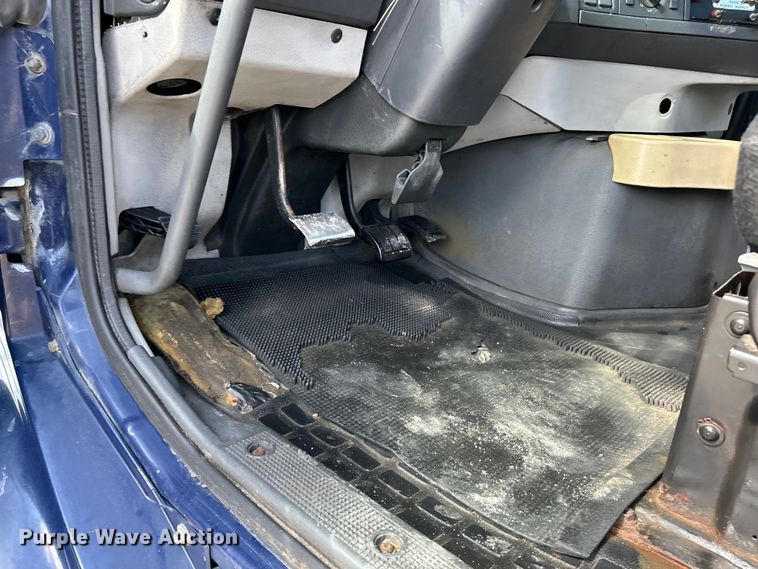 image for item EK4663 2008 Volvo VNM semi truck