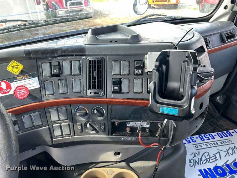 image for item EK4663 2008 Volvo VNM semi truck