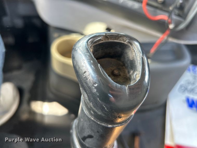 image for item EK4663 2008 Volvo VNM semi truck