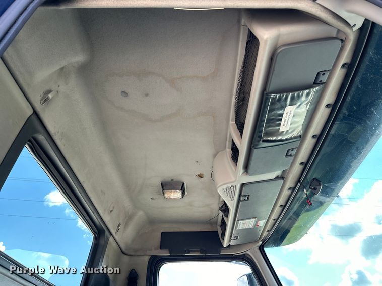 image for item EK4663 2008 Volvo VNM semi truck