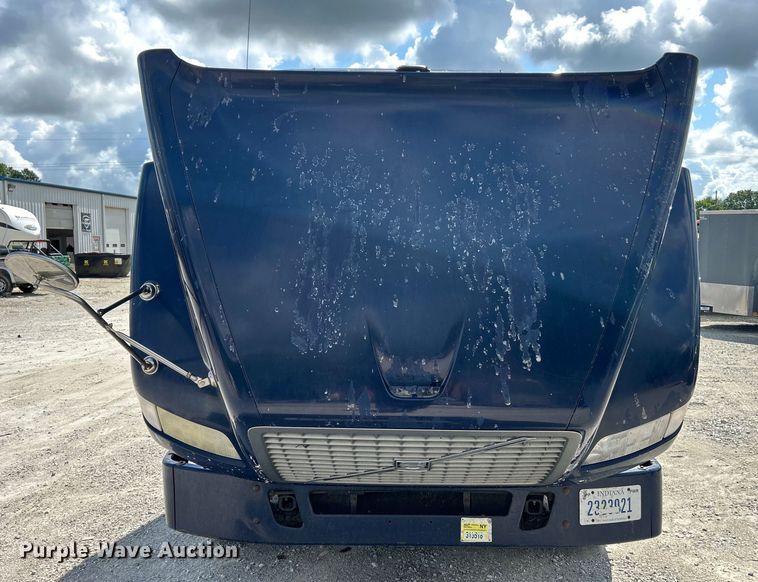 image for item EK4663 2008 Volvo VNM semi truck