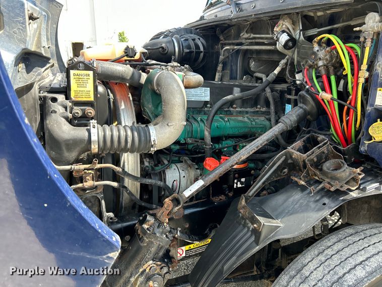 image for item EK4663 2008 Volvo VNM semi truck