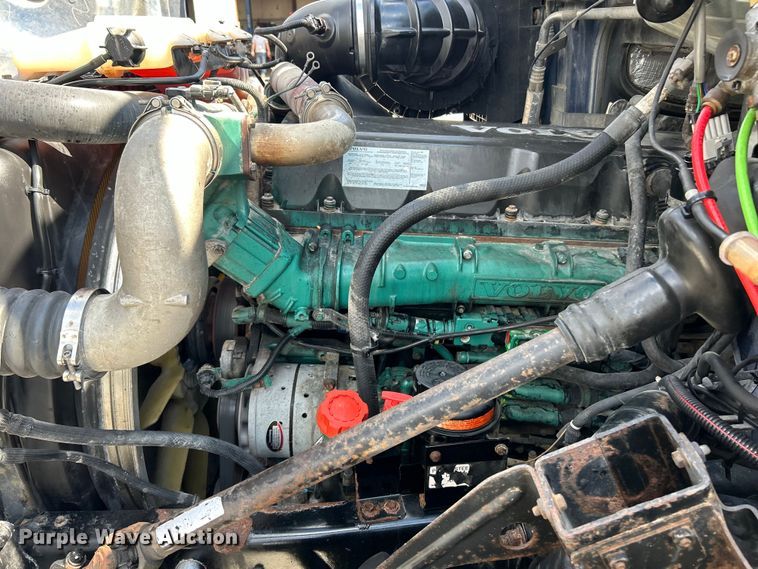 image for item EK4663 2008 Volvo VNM semi truck