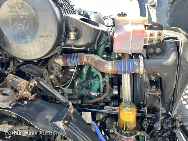 image for item EK4663 2008 Volvo VNM semi truck