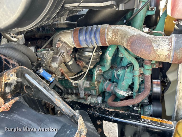 image for item EK4663 2008 Volvo VNM semi truck