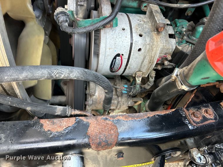 image for item EK4663 2008 Volvo VNM semi truck