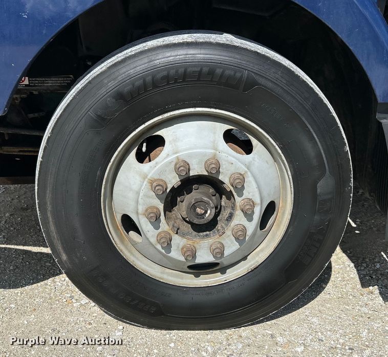 image for item EK4663 2008 Volvo VNM semi truck