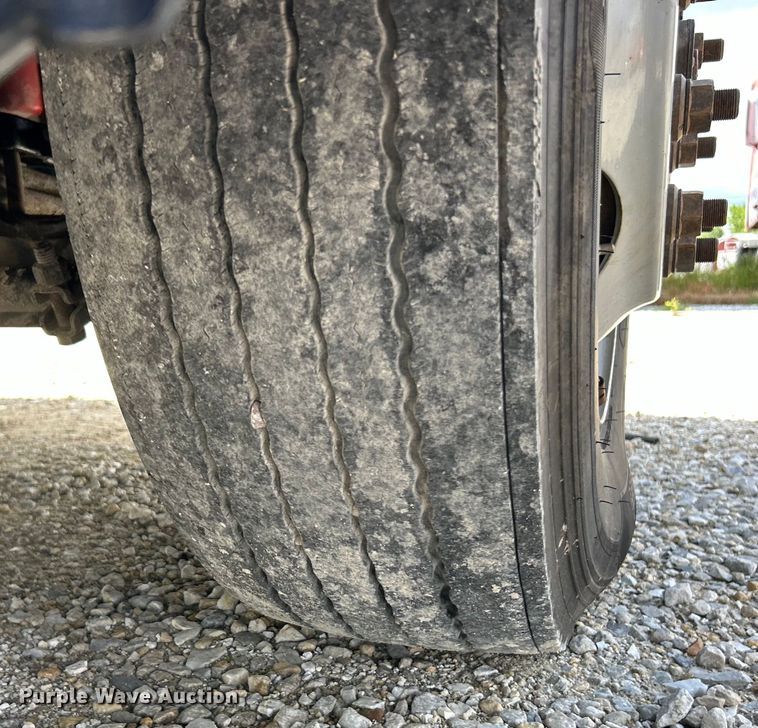 image for item EK4663 2008 Volvo VNM semi truck