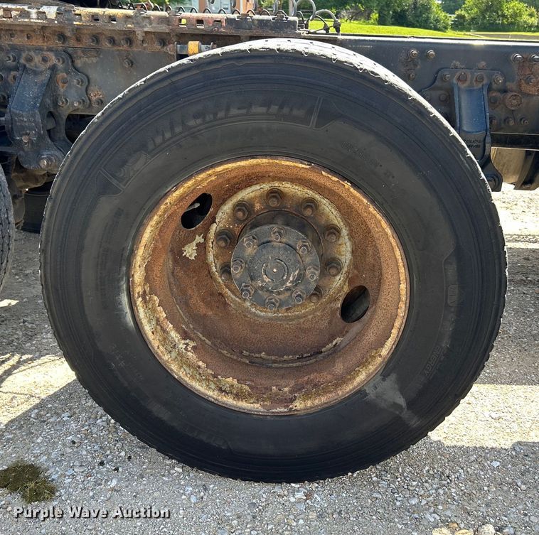 image for item EK4663 2008 Volvo VNM semi truck