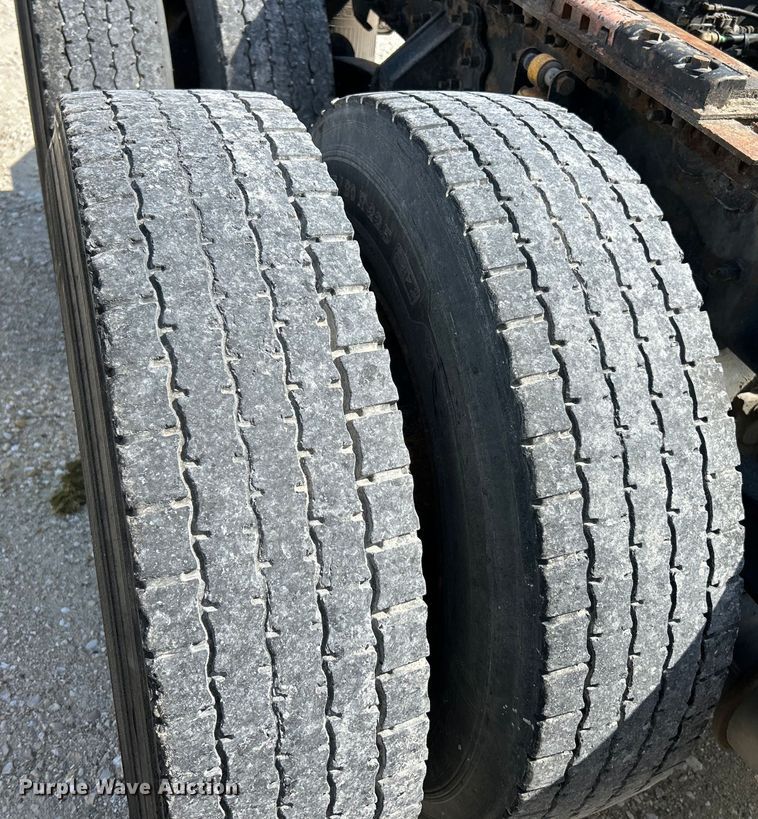 image for item EK4663 2008 Volvo VNM semi truck