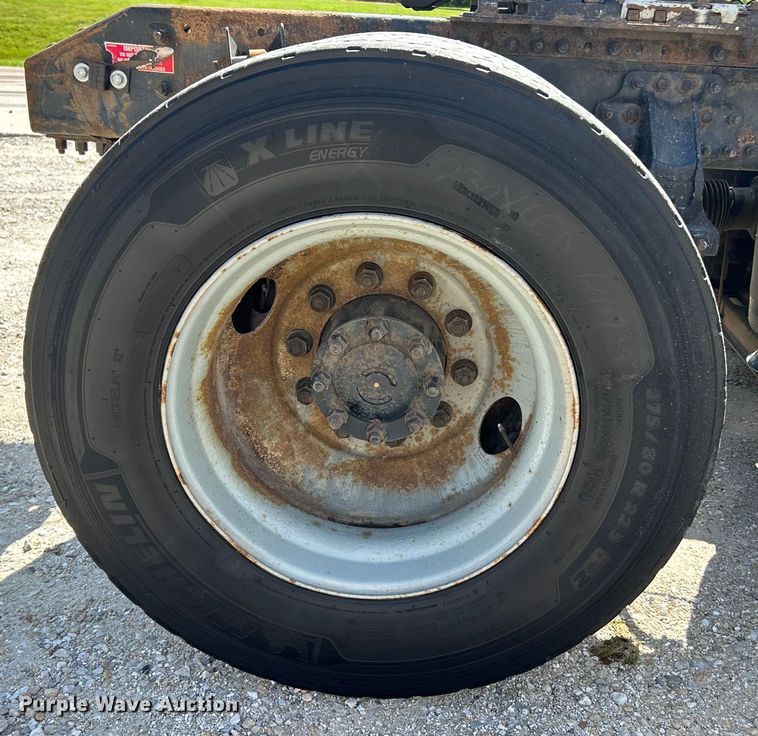 image for item EK4663 2008 Volvo VNM semi truck